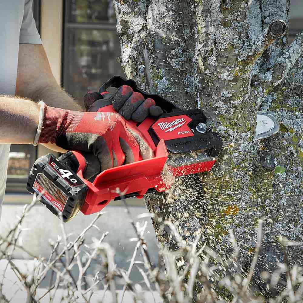 Serra de acabamento MILWAUKEE 12V FUEL™ HATCHET™ de 6