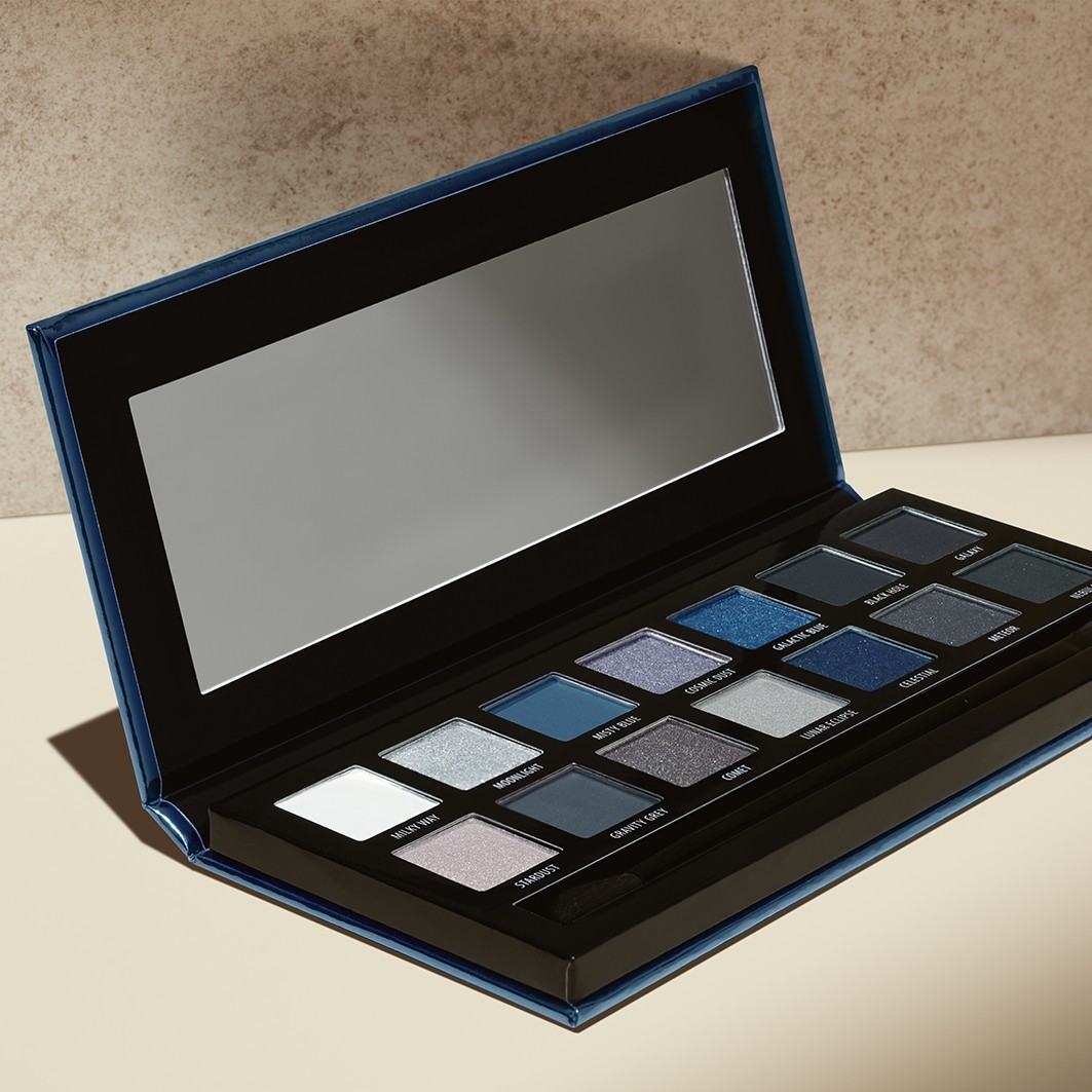 Douglas Collection paleta sjenila za oči „Interstellar Smokey Eyeshadow“ – 17,6 g