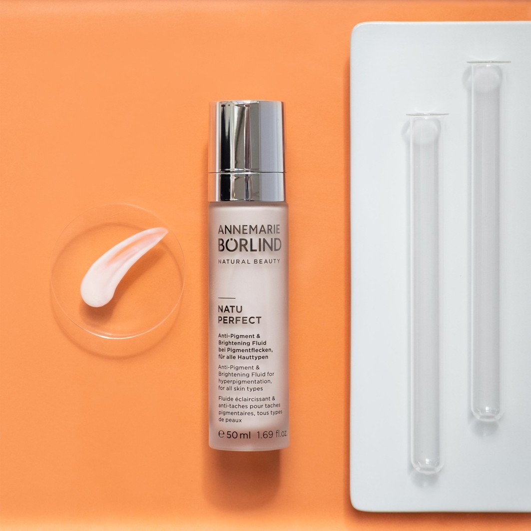 ANNEMARIE BÖRLIND „Glowserum NatuPerfect“ priešpigmentinis ir skaistinantis serumas – 50 ml