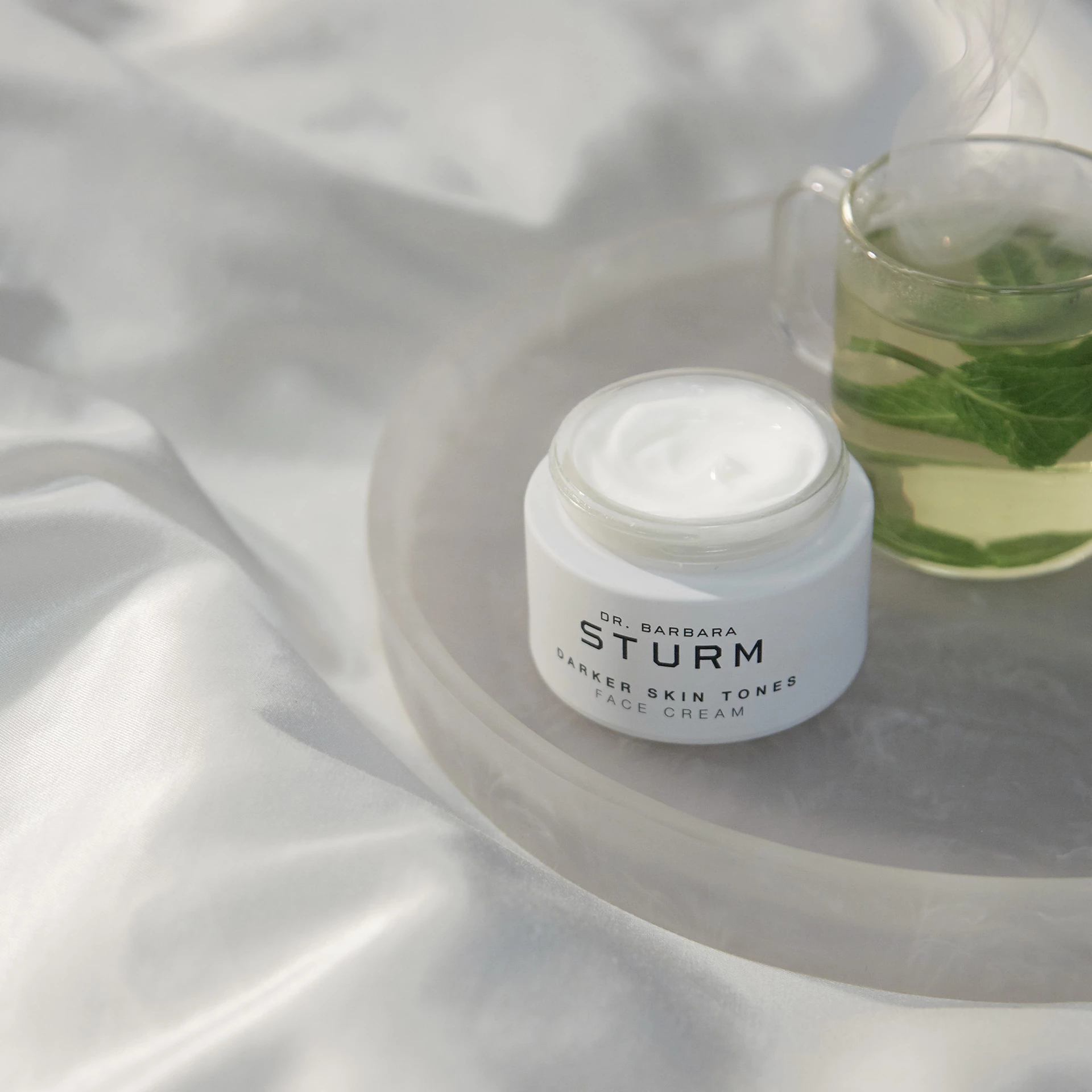 Krema za lice za tamnije tonove kože 50 ml - Dr. Barbara Sturm