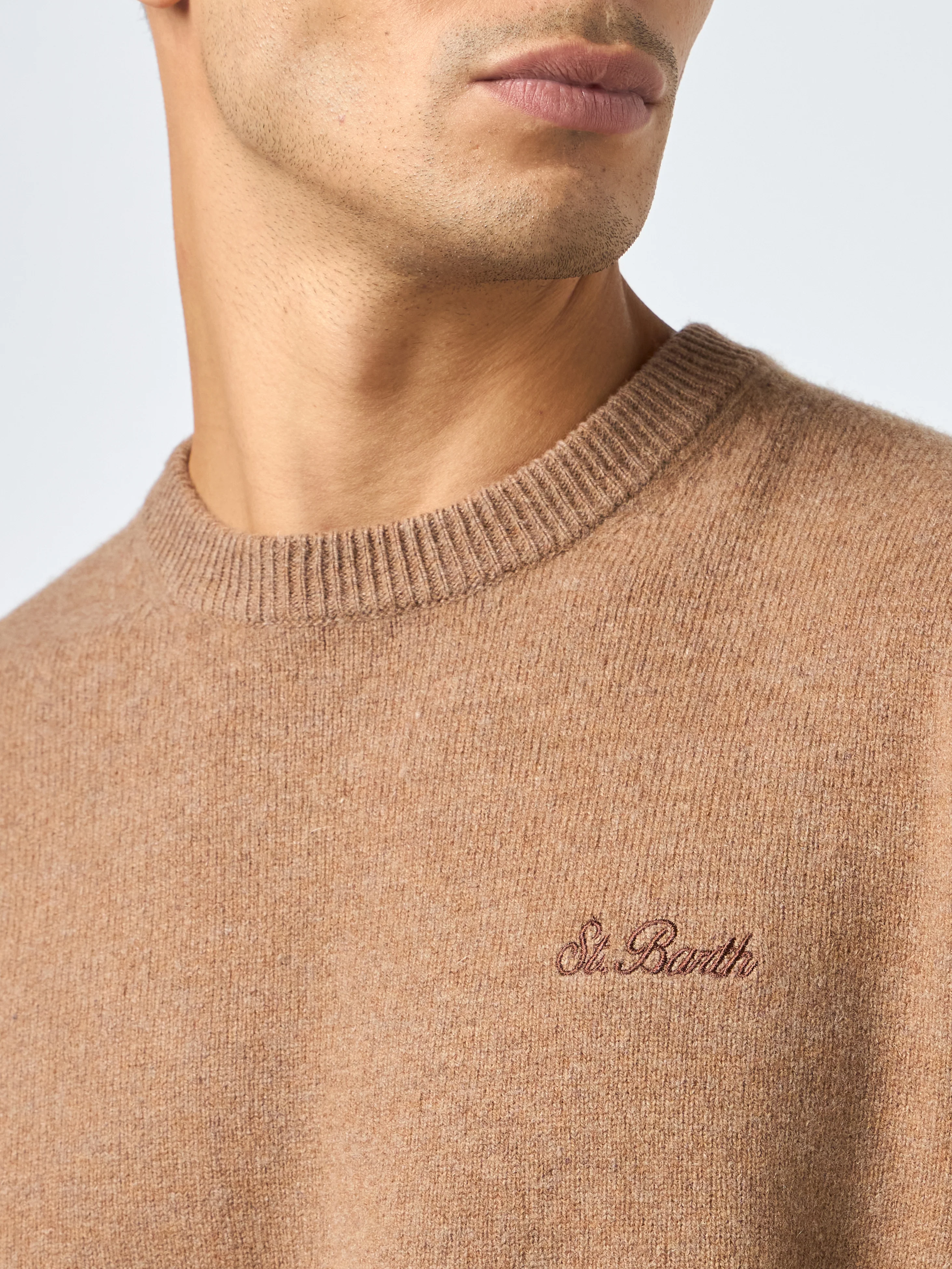 Maglione da uomo girocollo beige con ricamo St. Barth