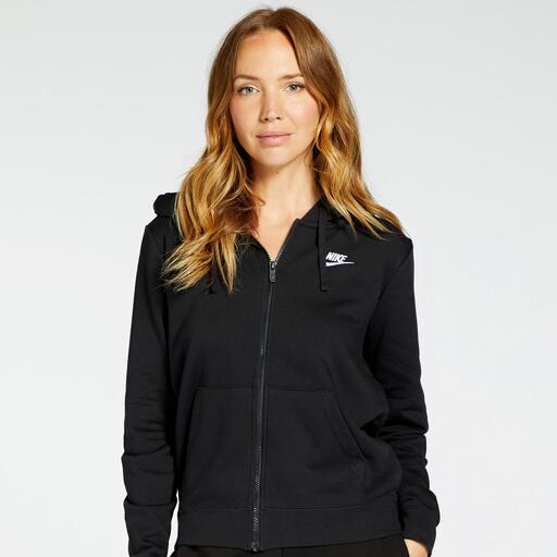 Nike Sportswear Club