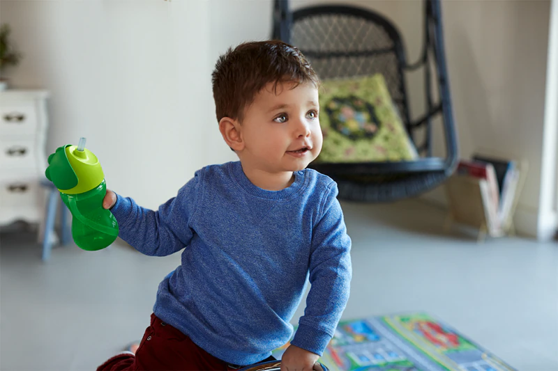 Copo Philips Avent Bendy Straw SCF798/01 para bebês a partir de 12 meses com canudo flexível.