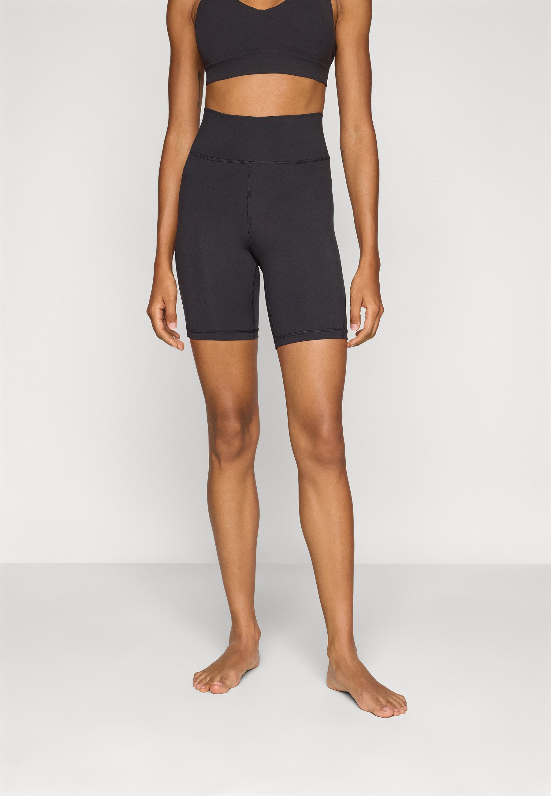 adidas Performance ALL ME ESSENTIALS Kurze Leggings - Leggings - Schwarz