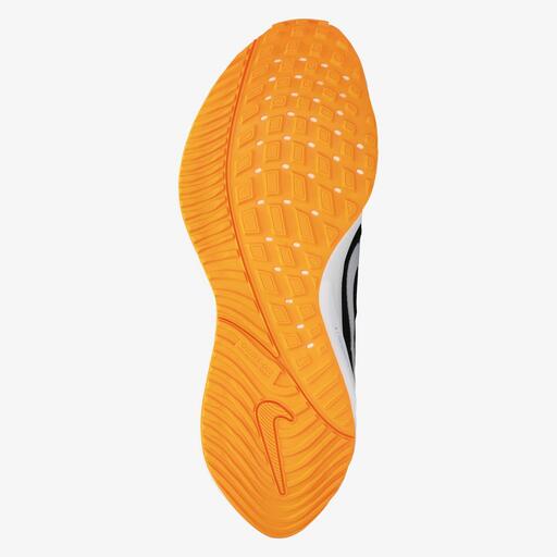  Nike Air Zoom Vomero 16