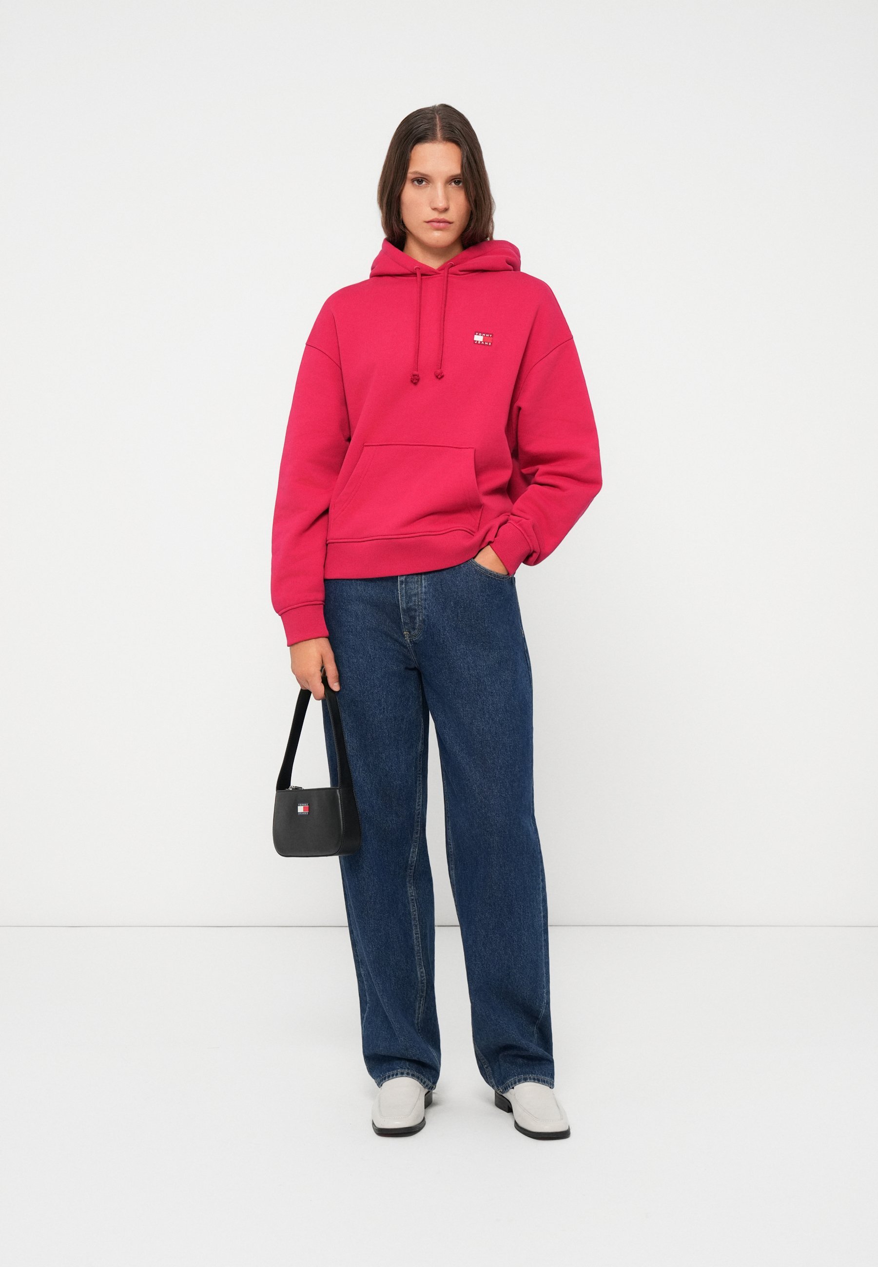 Felpa con cappuccio Tommy Jeans BADGE - colore rubino rabarbaro