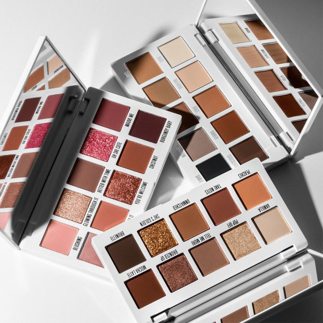 KYLIE COSMETICS Luomiväripuuteripaletti – Klassinen mattapaletti – 16 g