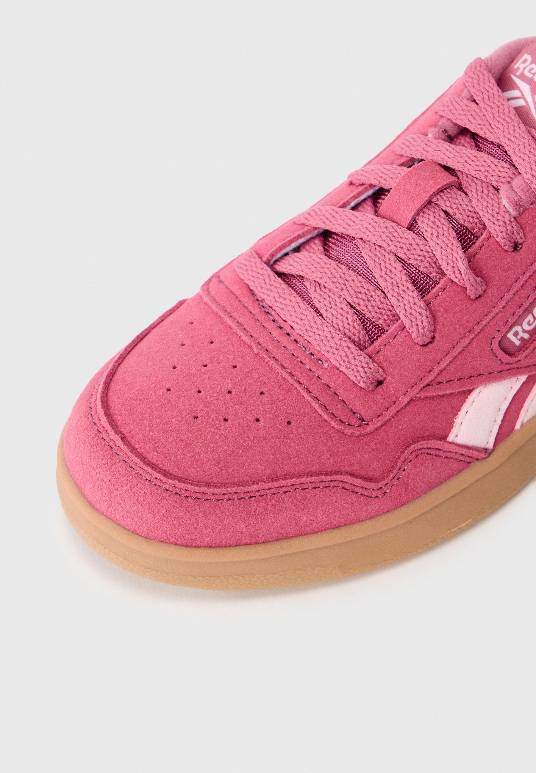 Reebok Classic COURT ADVANCE UNISEX - Sneakers - studio pink/frosted berry/gum
