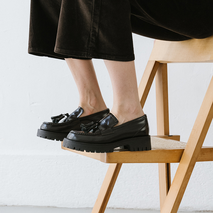 Mocassins à talons plats  en cuir glacé marron