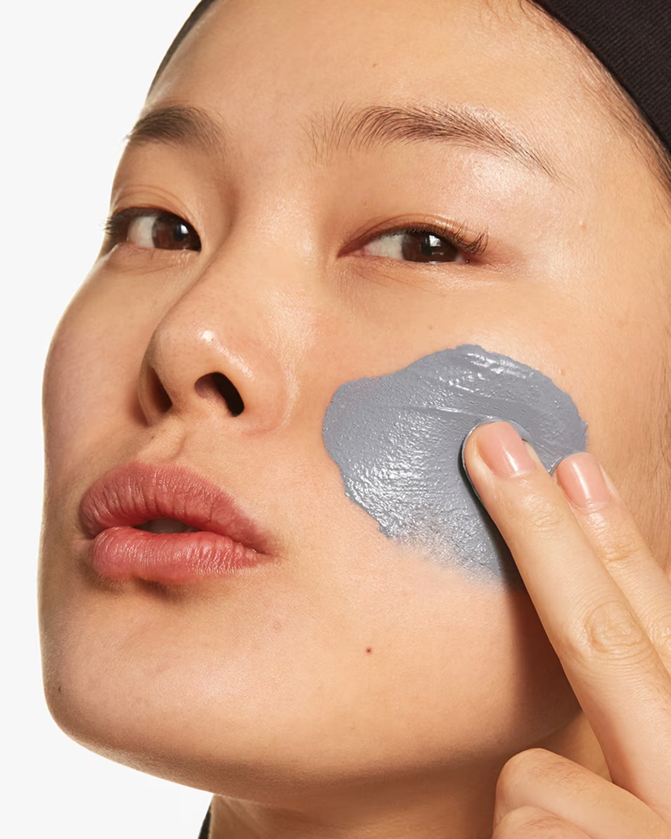 CLINIQUE ALL ABOUT CLEAN™ MASCA CU CĂRBUNE 2 ÎN 1 MASCA ȘI EXFOLIANTUL CU CĂRBUNE ÎN 1 - DETOXIFIANT - PENTRU TOATE TIPURILE DE TEN