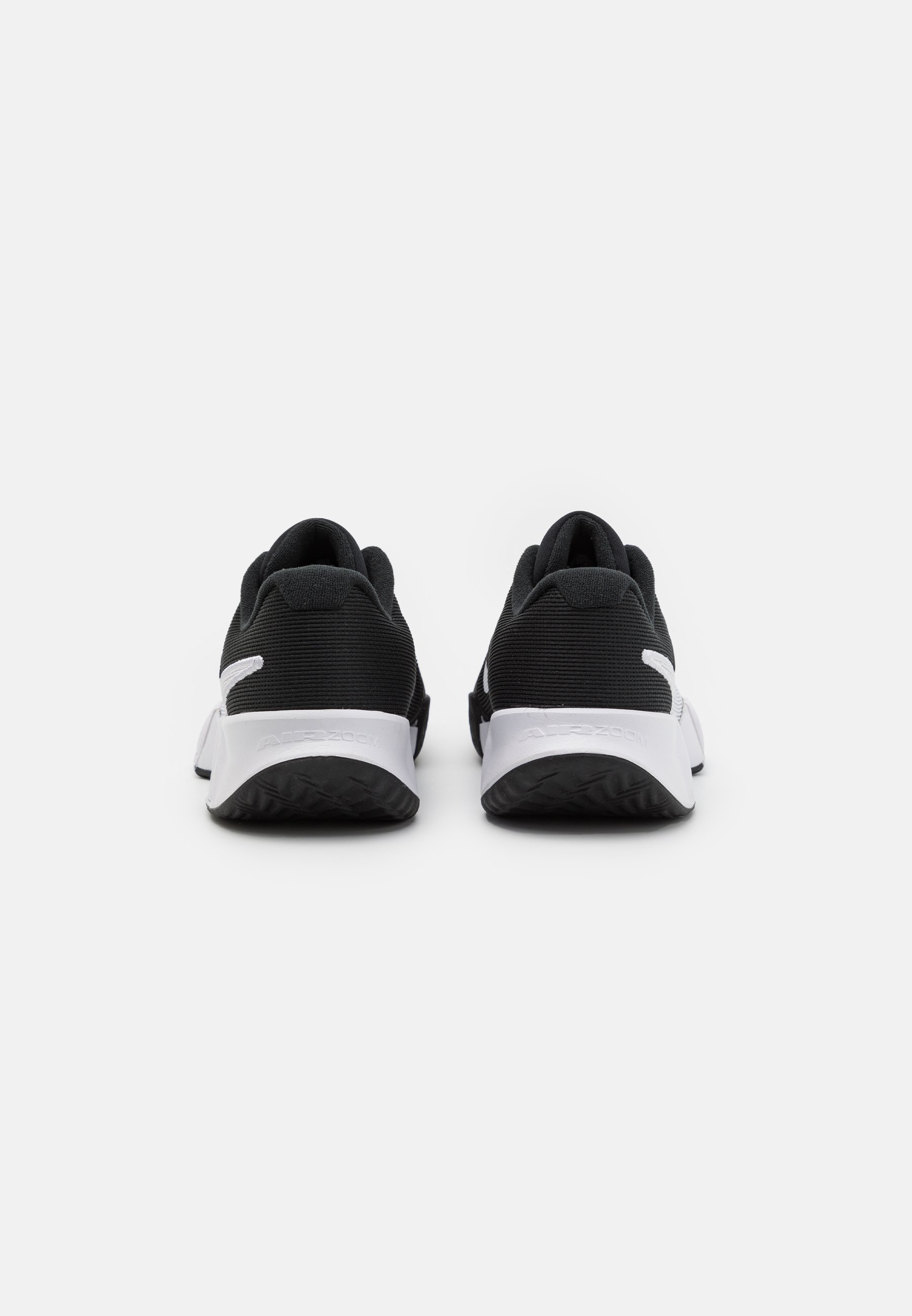 Nike Performance ZOOM CHALLENGE PRO - Scarpe da tennis per campi in terra battuta - nero/bianco