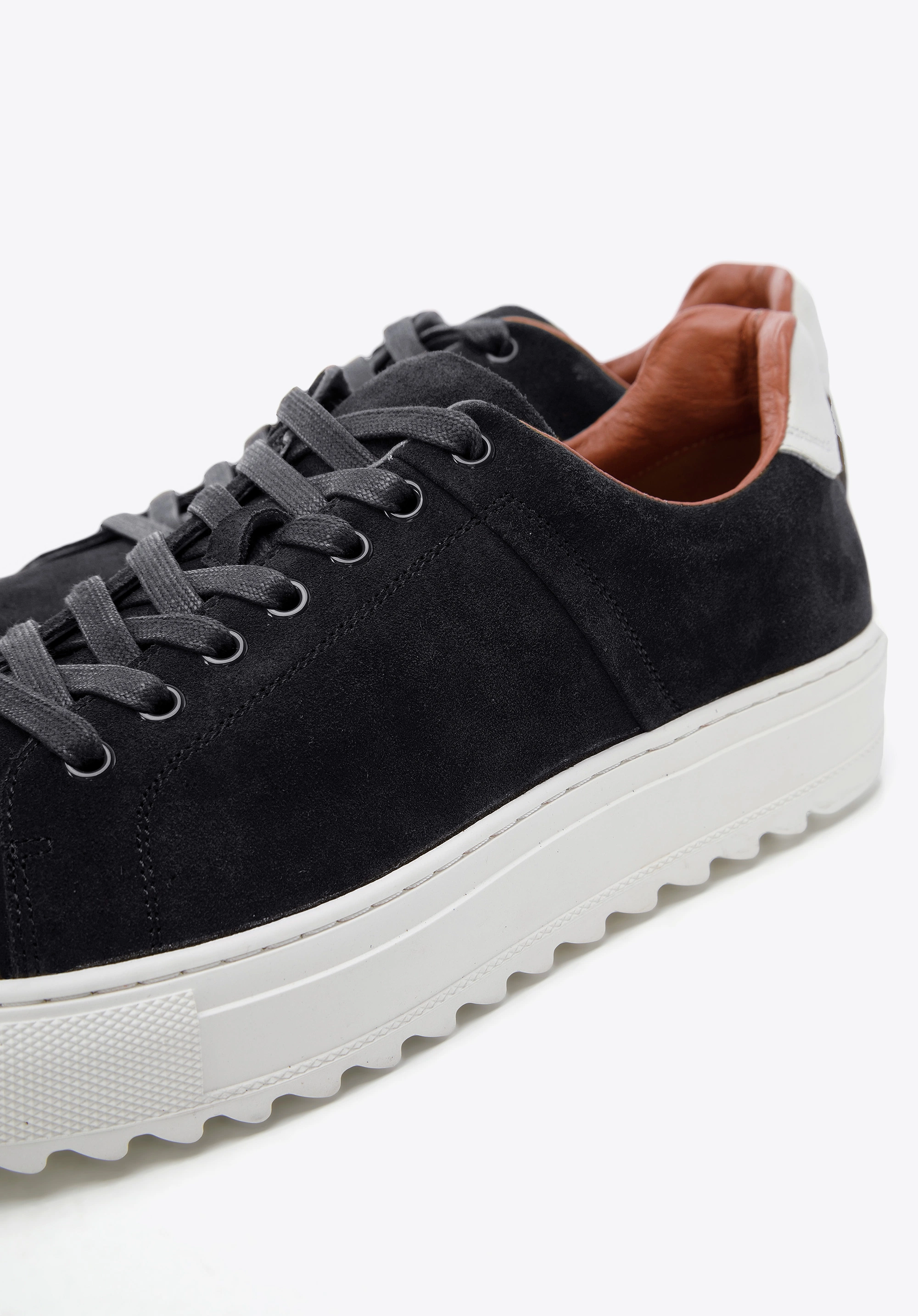 Męskie sneakersy zamszowe na grubej podeszwie grafitowe