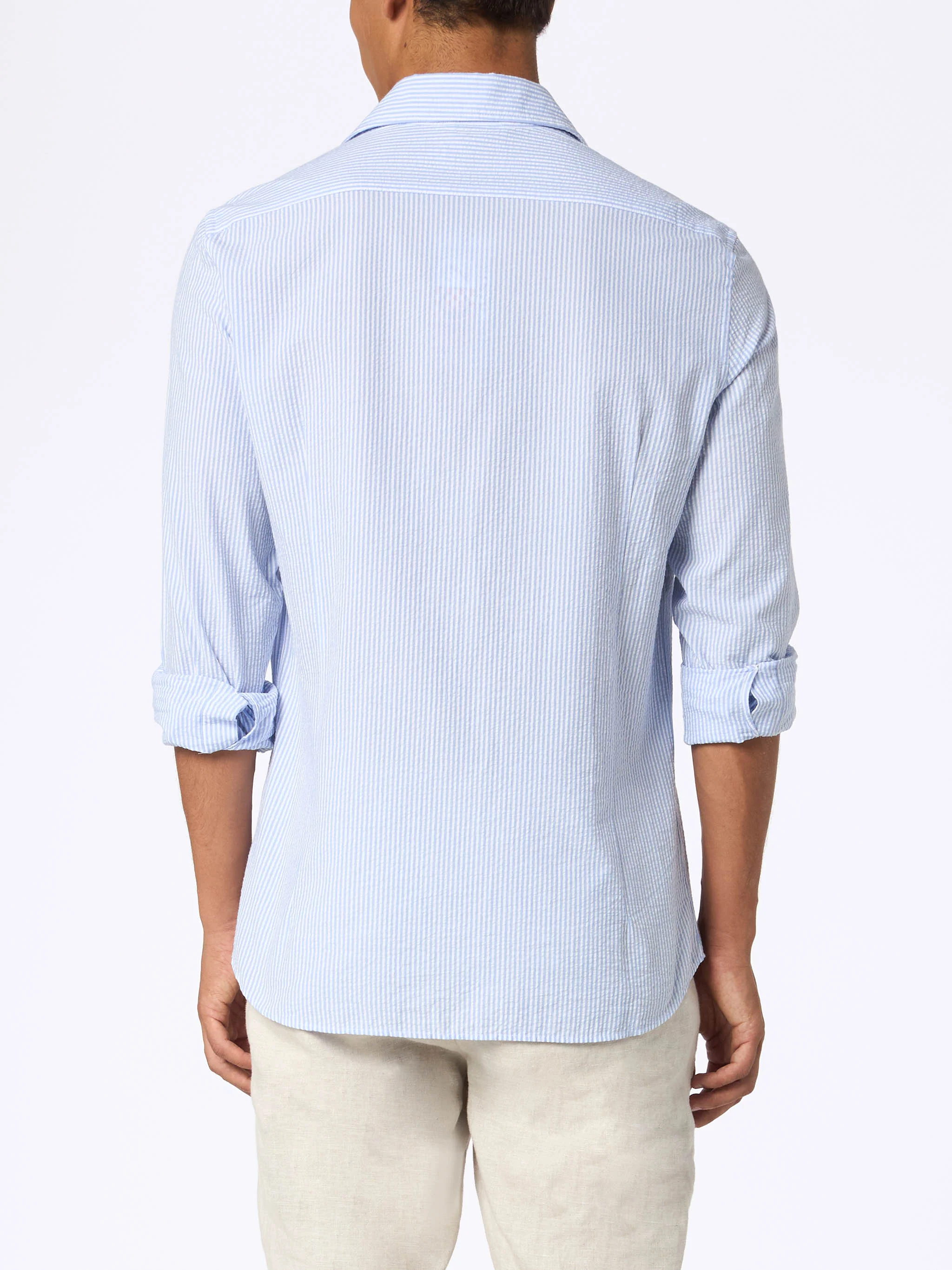 Camisa masculina Pamplona em algodão seersucker com listras azuis