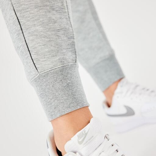  Nike Tech