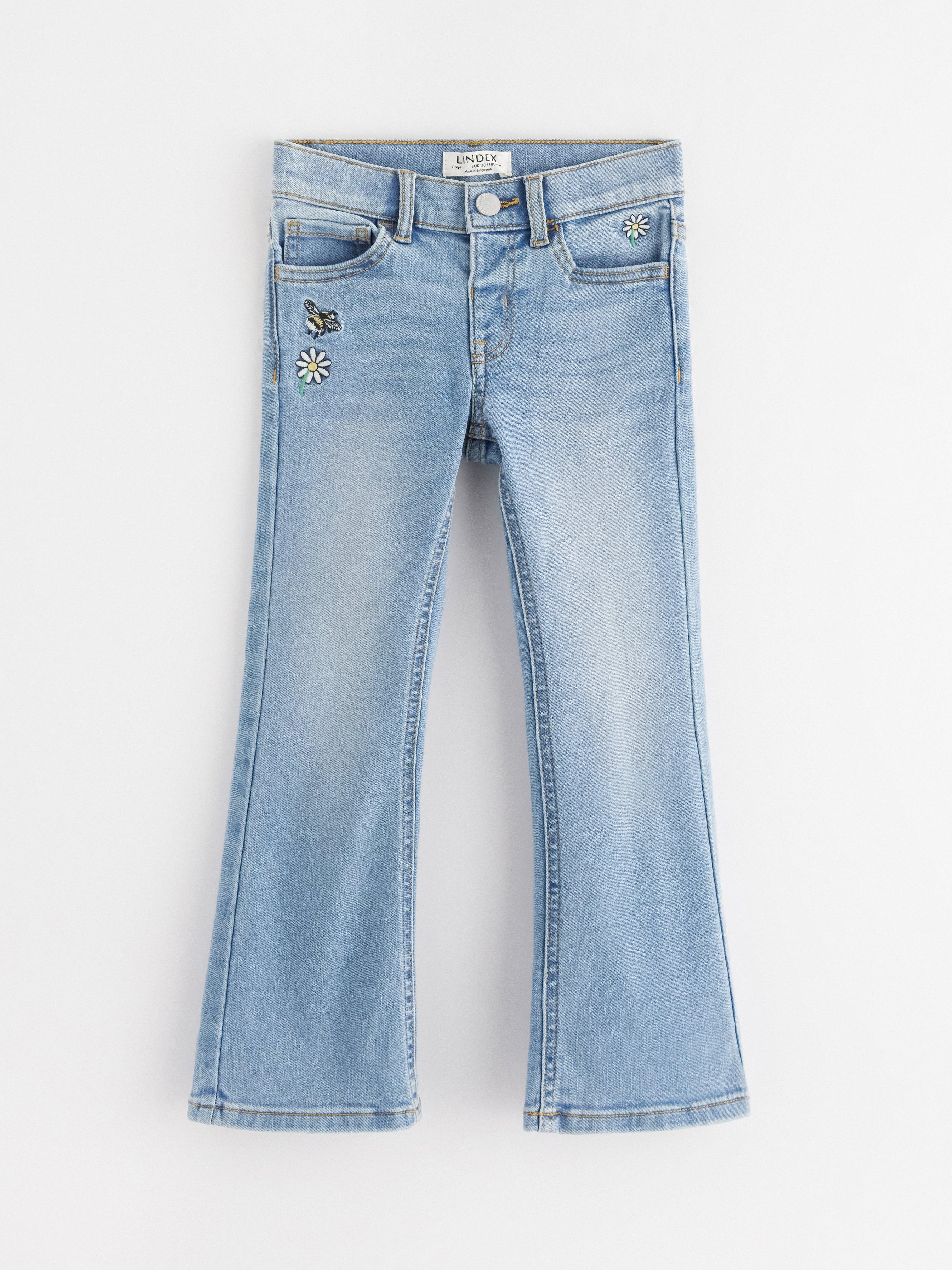 FREJA Jeans acampanados con bordados, mezclilla clara
