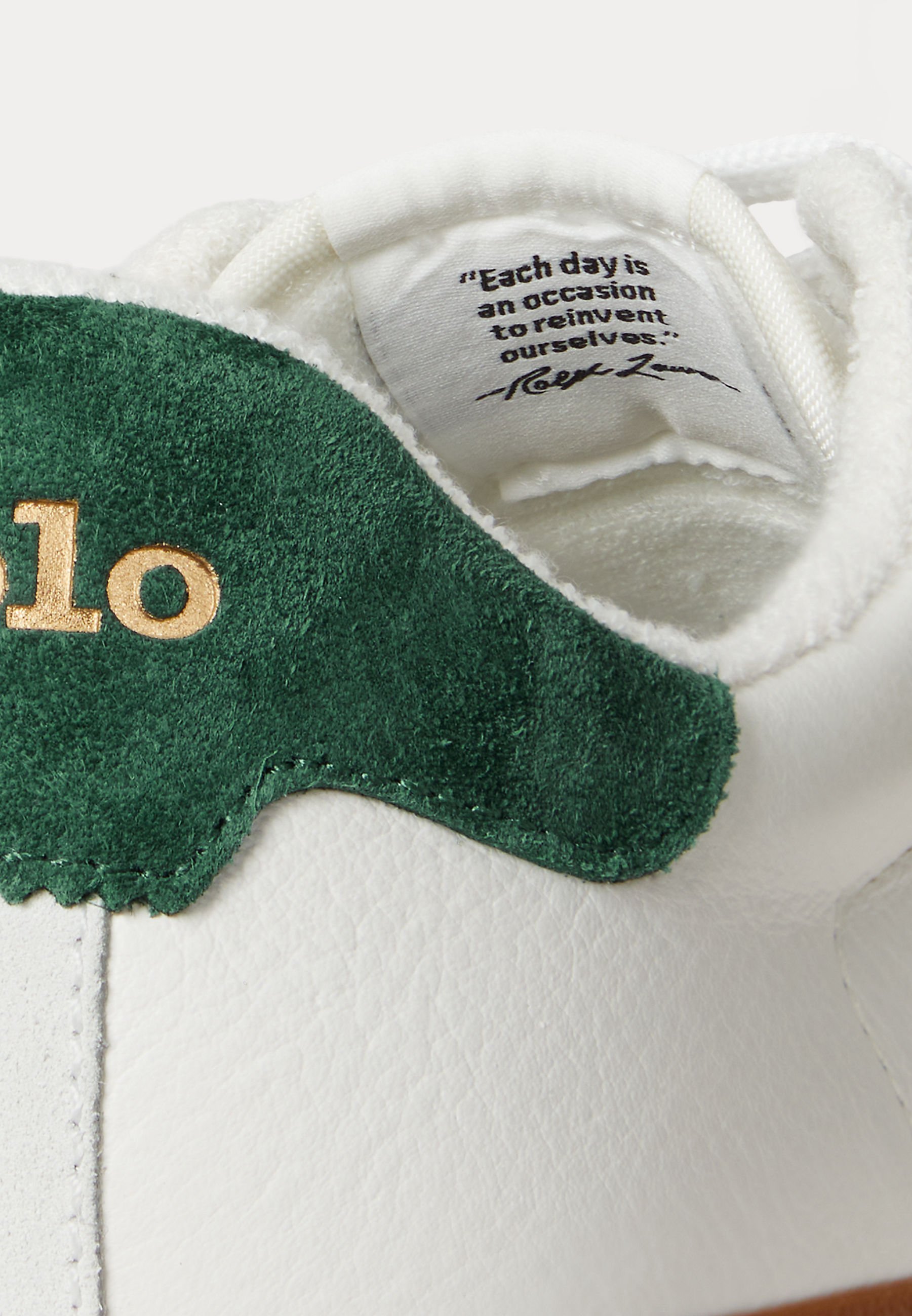 Baskets Polo Ralph Lauren COURT VULC en cuir et daim unisexe - Blanc délavé/vert forêt