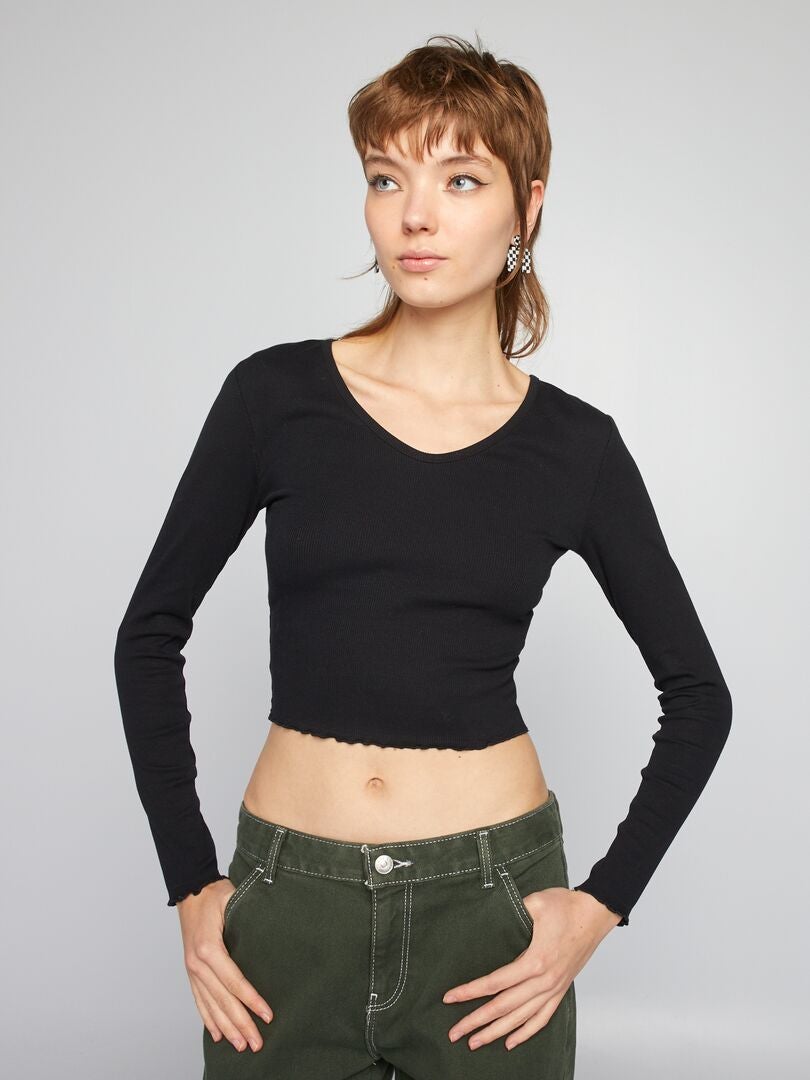 Camiseta cropped canelada - preta