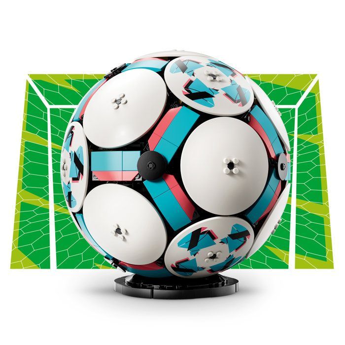 LEGO Editions 43019 Le Ballon de Foot - Jouet de Construction dès 10 ans - Cadeau Sportif
