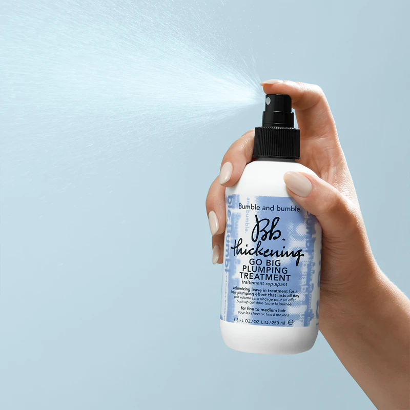 Bumble and bumble Thickening Go Big Plumping Treatment spray voor volume tijdens het föhnen en de uiteindelijke styling.