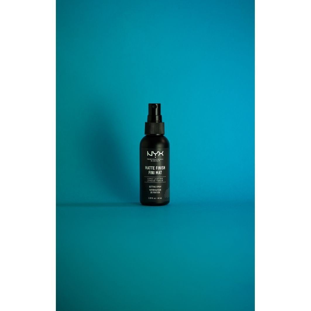 NYX Professional Makeup Fixing Spray Pride makiažo fiksavimo purškiklis „Maxi Matte Finish“ – 60 ml