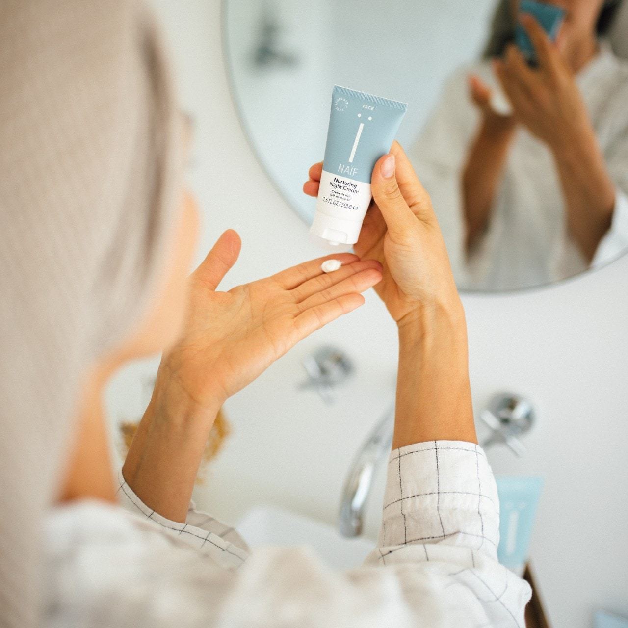 „Naif“ maitinamasis naktinis kremas – 50 ml