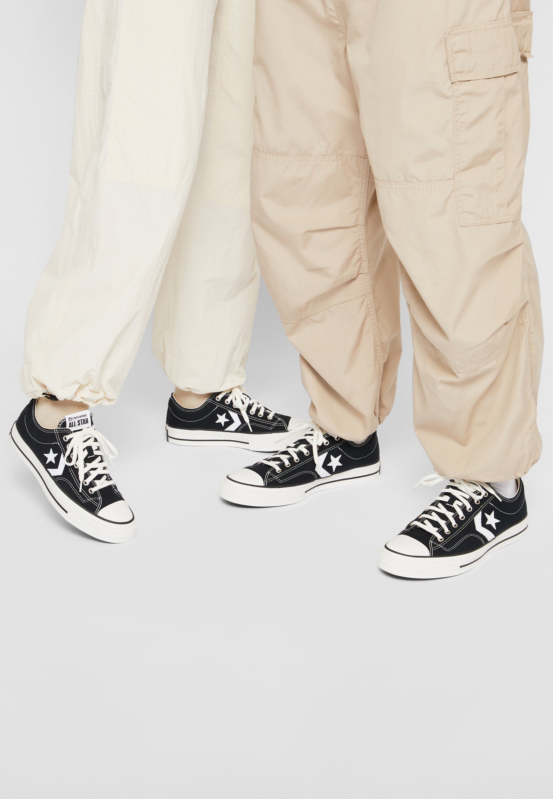 Converse Lave Sneakers