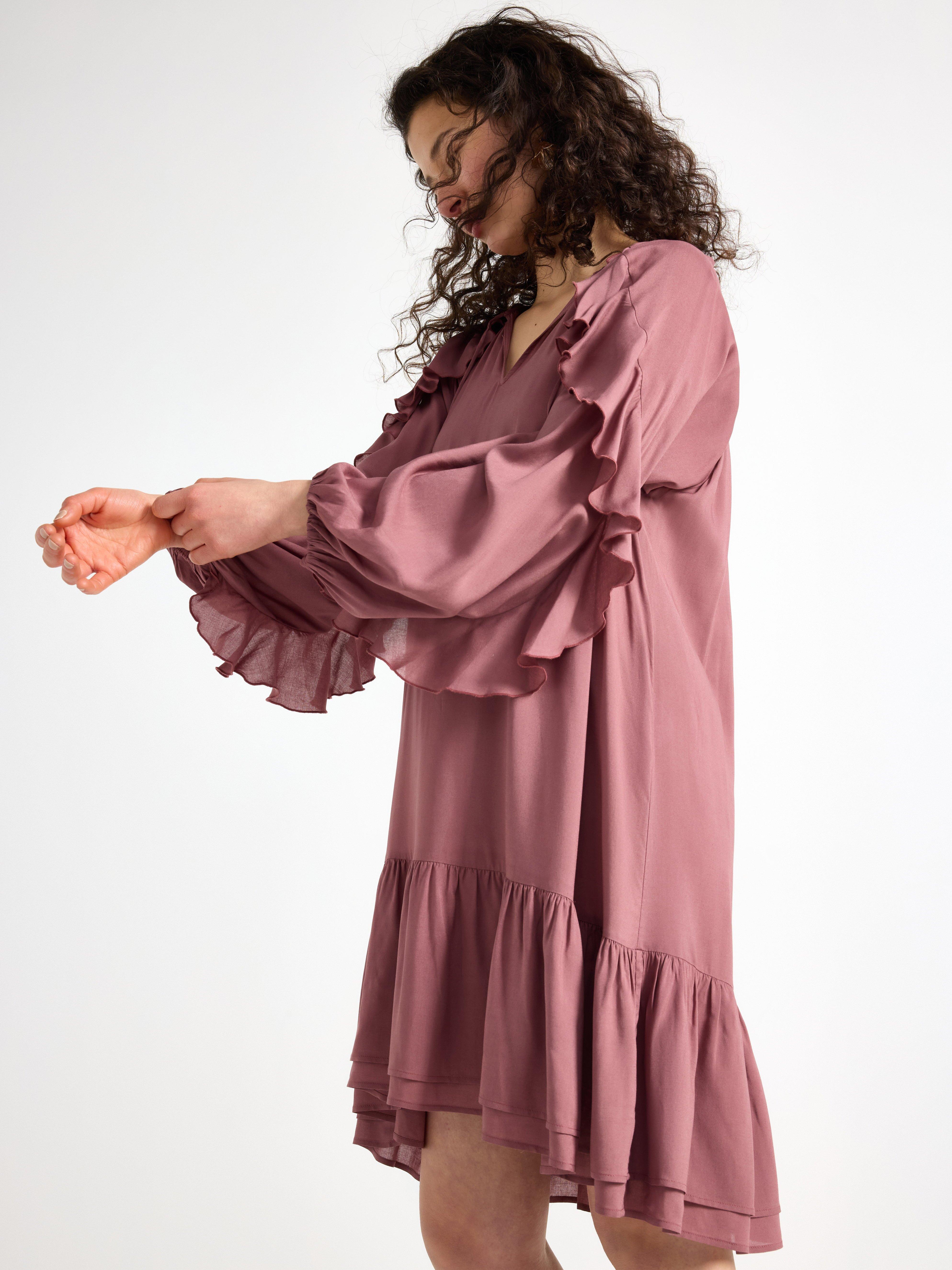Mini vestido com babados rosa escuro acinzentado