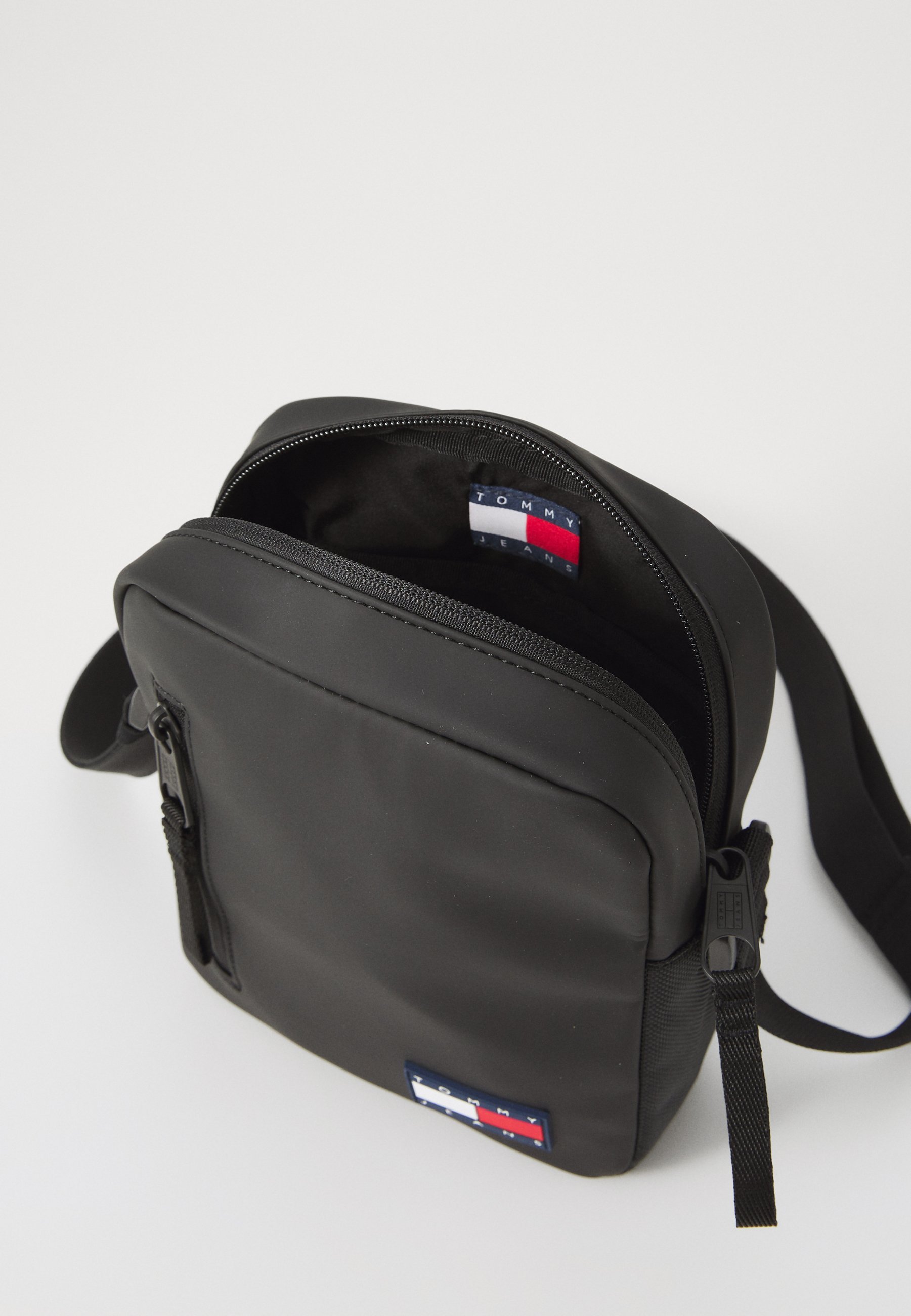 Borsa a tracolla Tommy Jeans ELEVATED REPORTER - nera