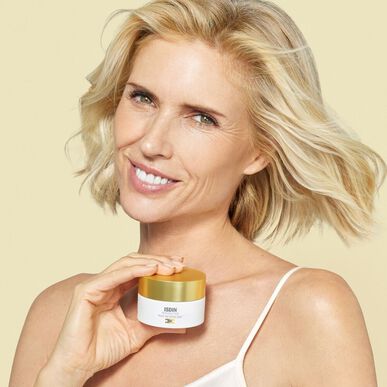 Isdinceutics AGE Reverse Day Cream Foryngende ansiktsoppfriskende krem Hyaluronsyre 50 ml 50 ml