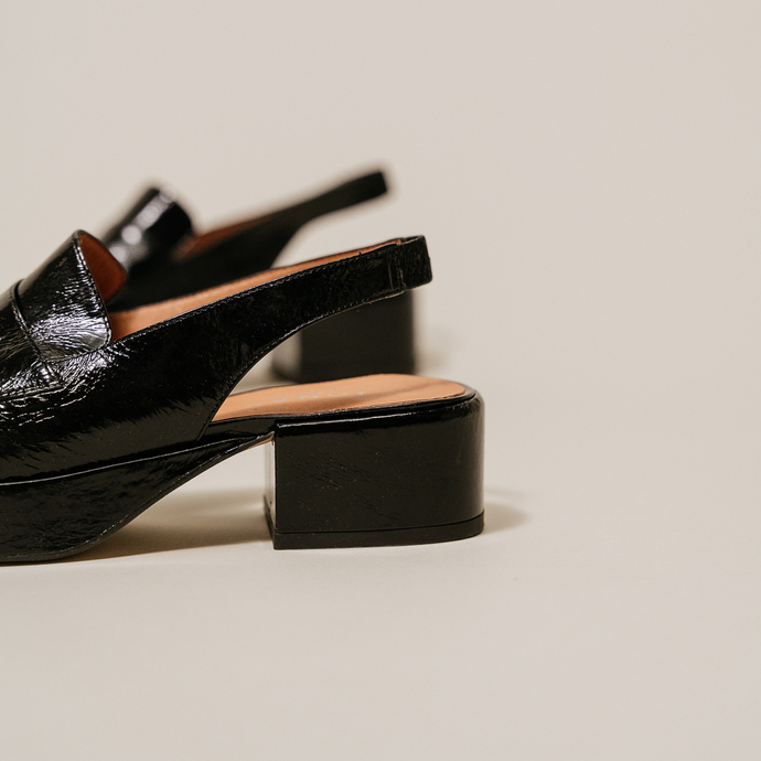 Mocassins à bouts carrés et talons épais  en cuir brillant noir