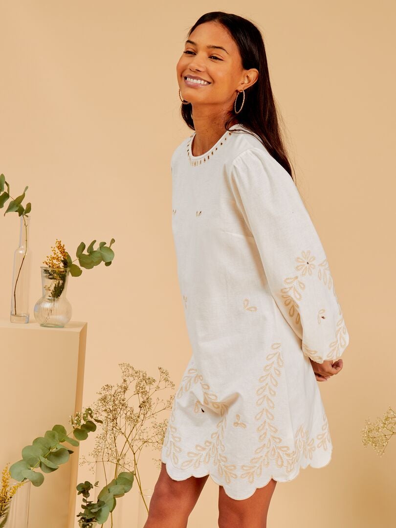 Vestido com bordado - BEGE