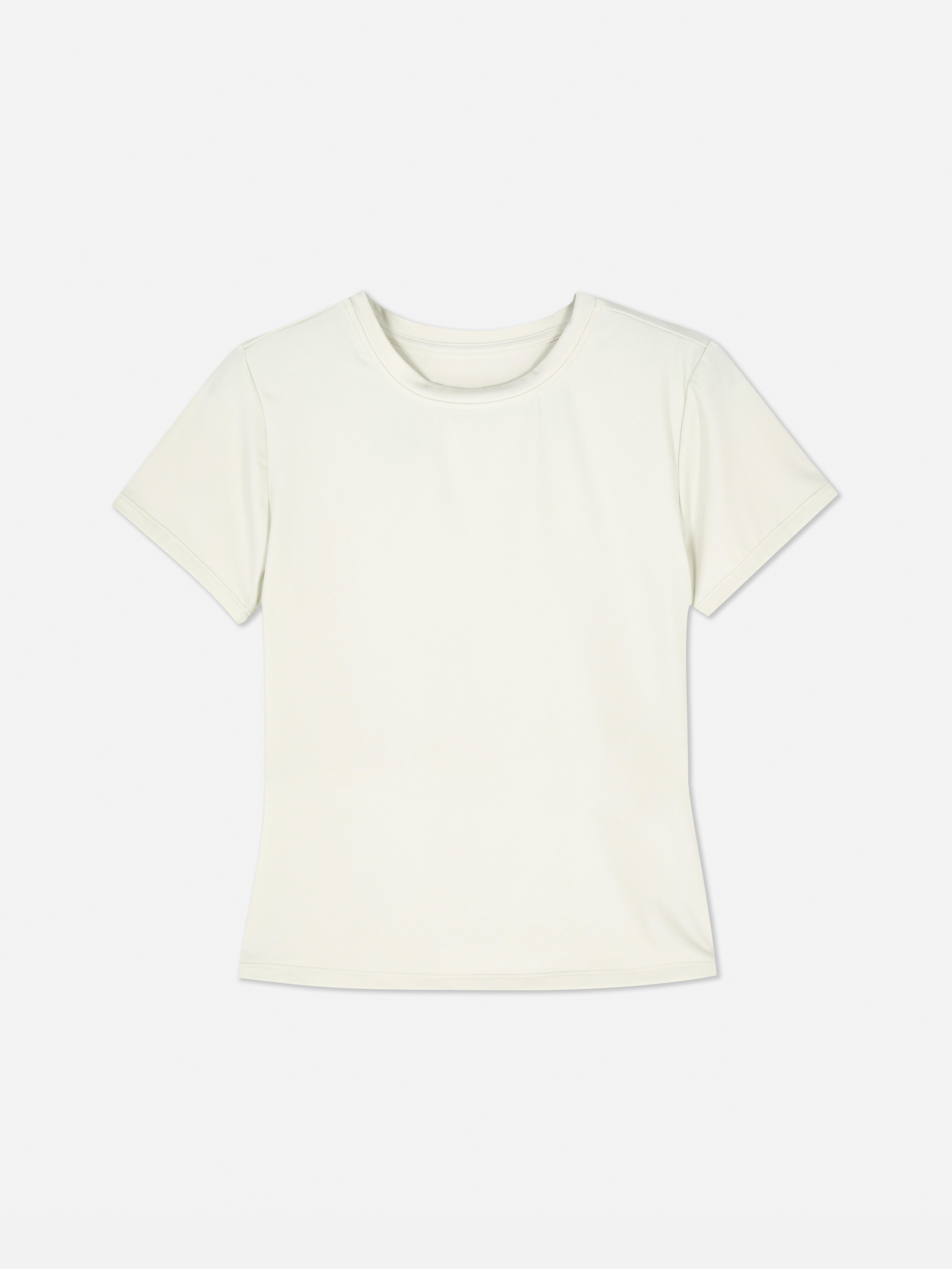 Tricou sport moale ca untul Bucură-te de un antrenament în acest tricou cu guler rotund moale ca untul din colecția noastră sport