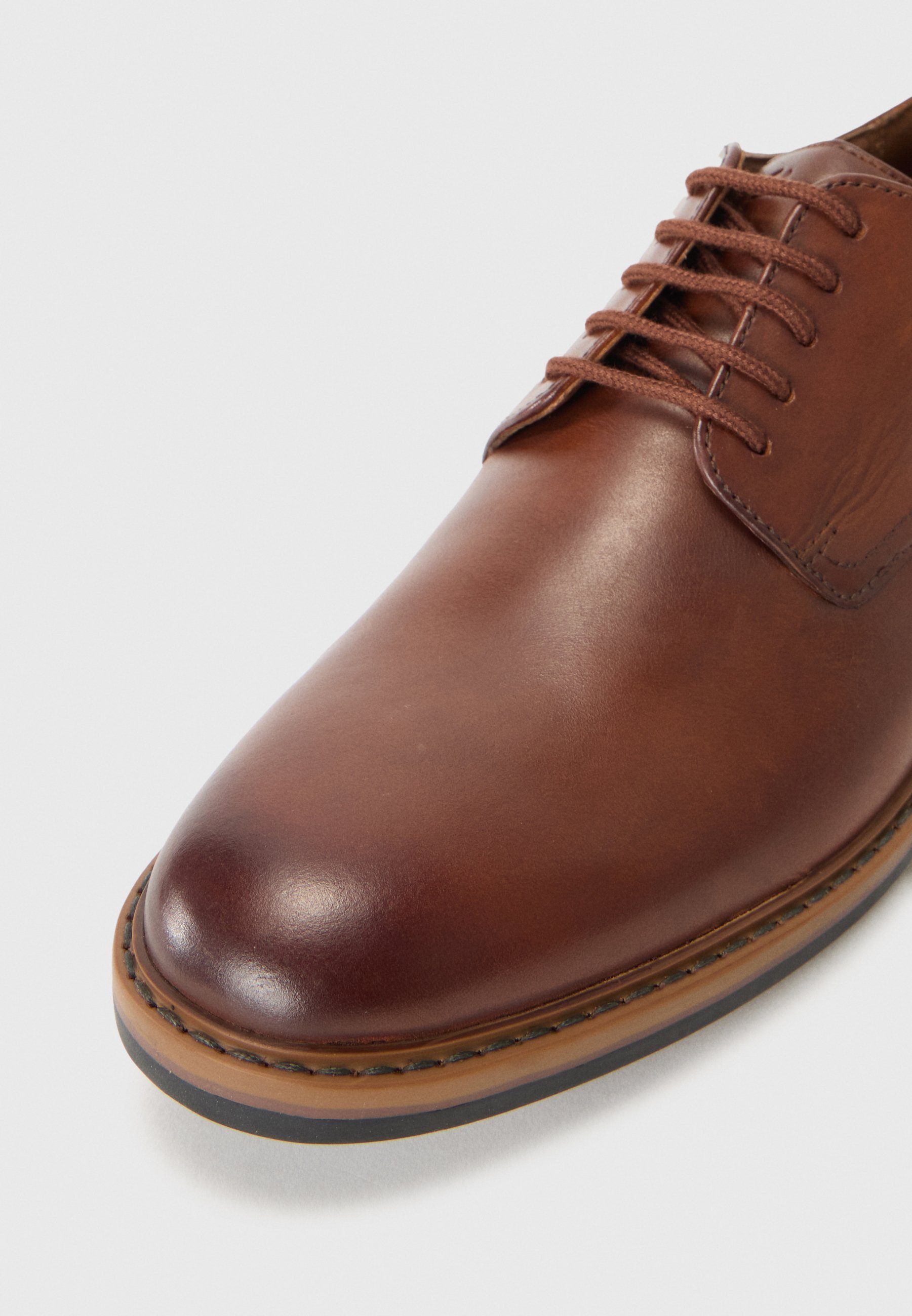 Clarks ALDWIN - Elegante veterschoenen - beige