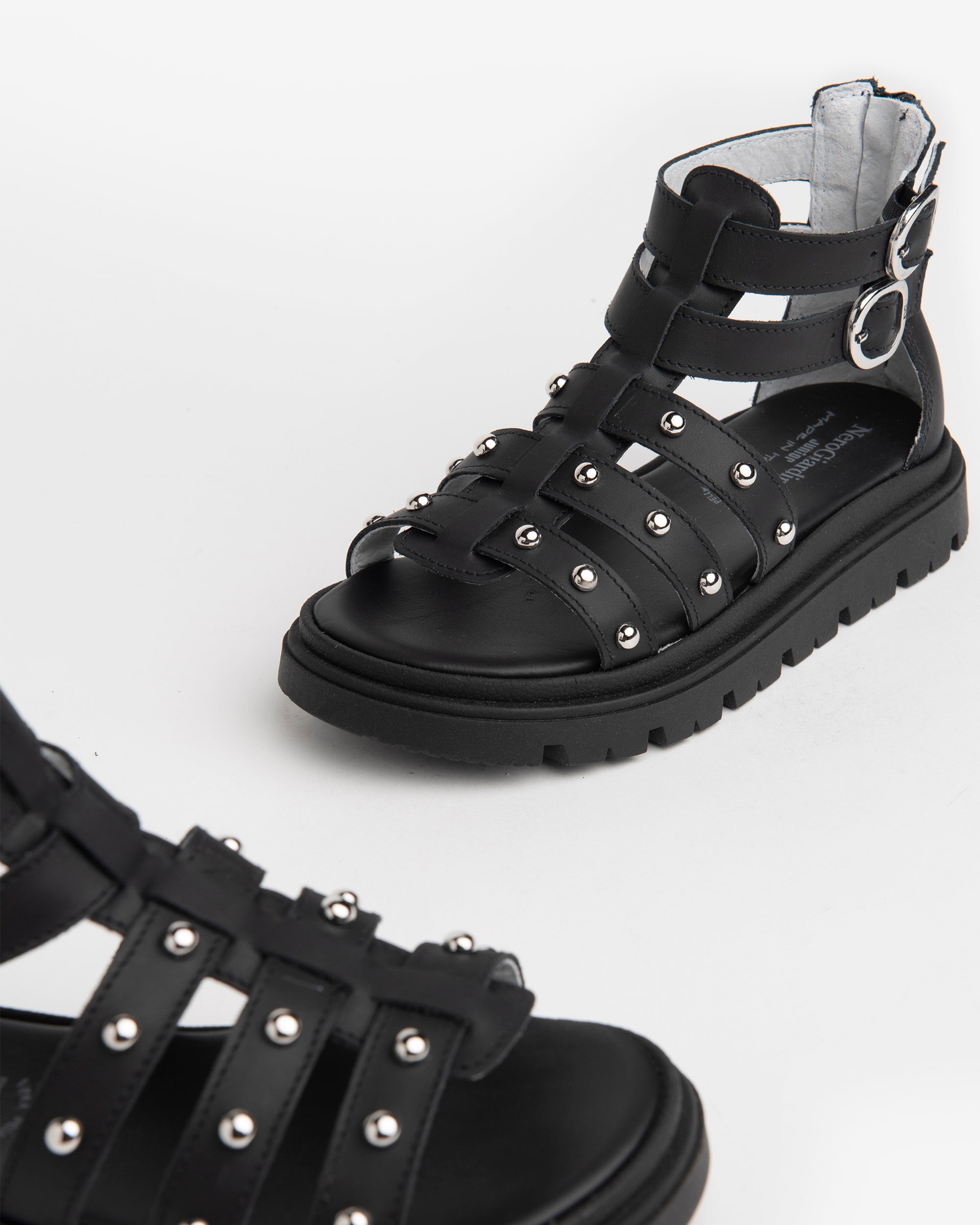  Kožené sandály pro teenagery pro dívky