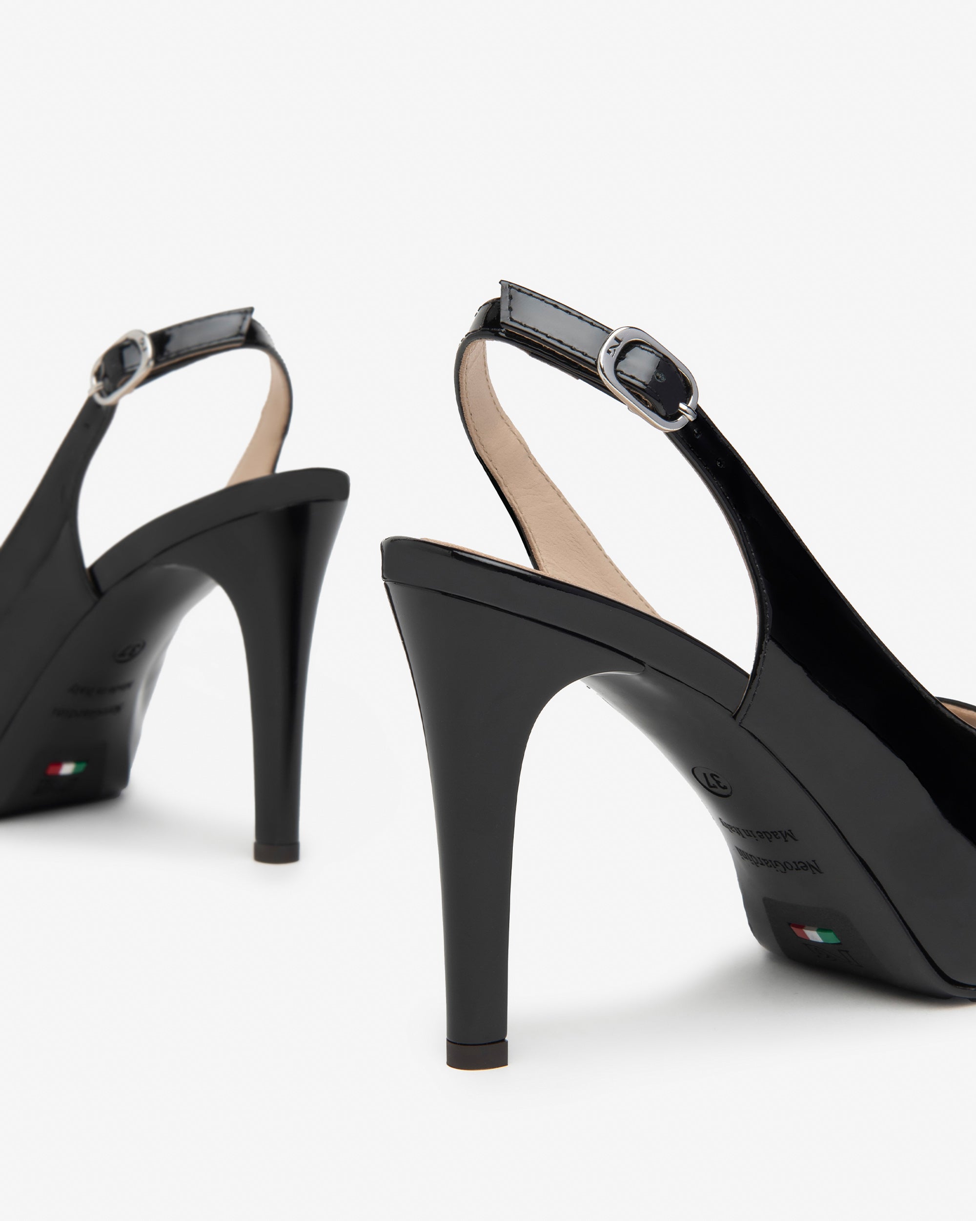  Damen-Pumps aus Lackleder