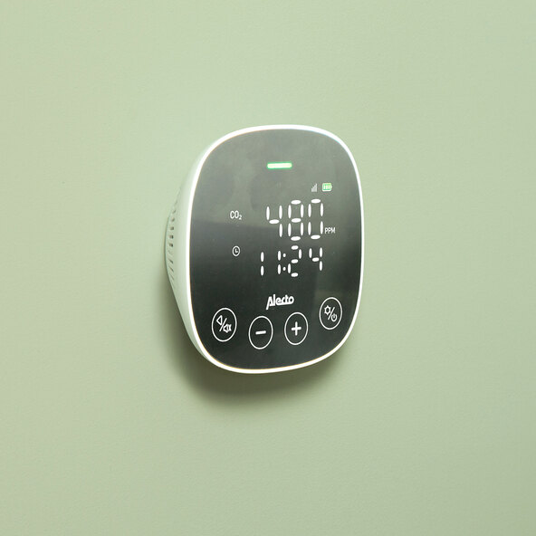 CO2 measuring device with NDIR sensor