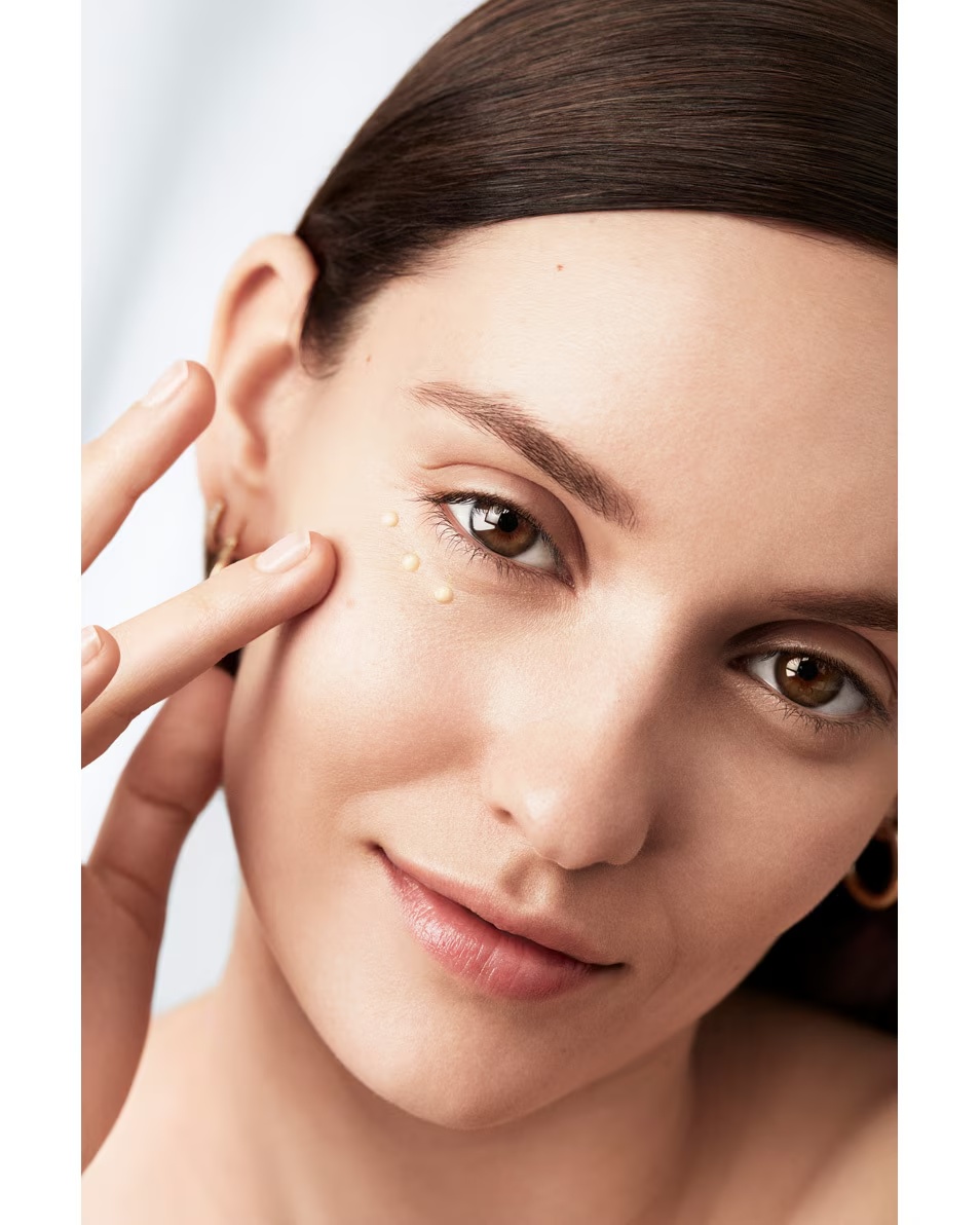 BOBBI BROWN Vitamin Enriched Eye Base Hidratantna krema in podlaga za oči - za vse tipe kože