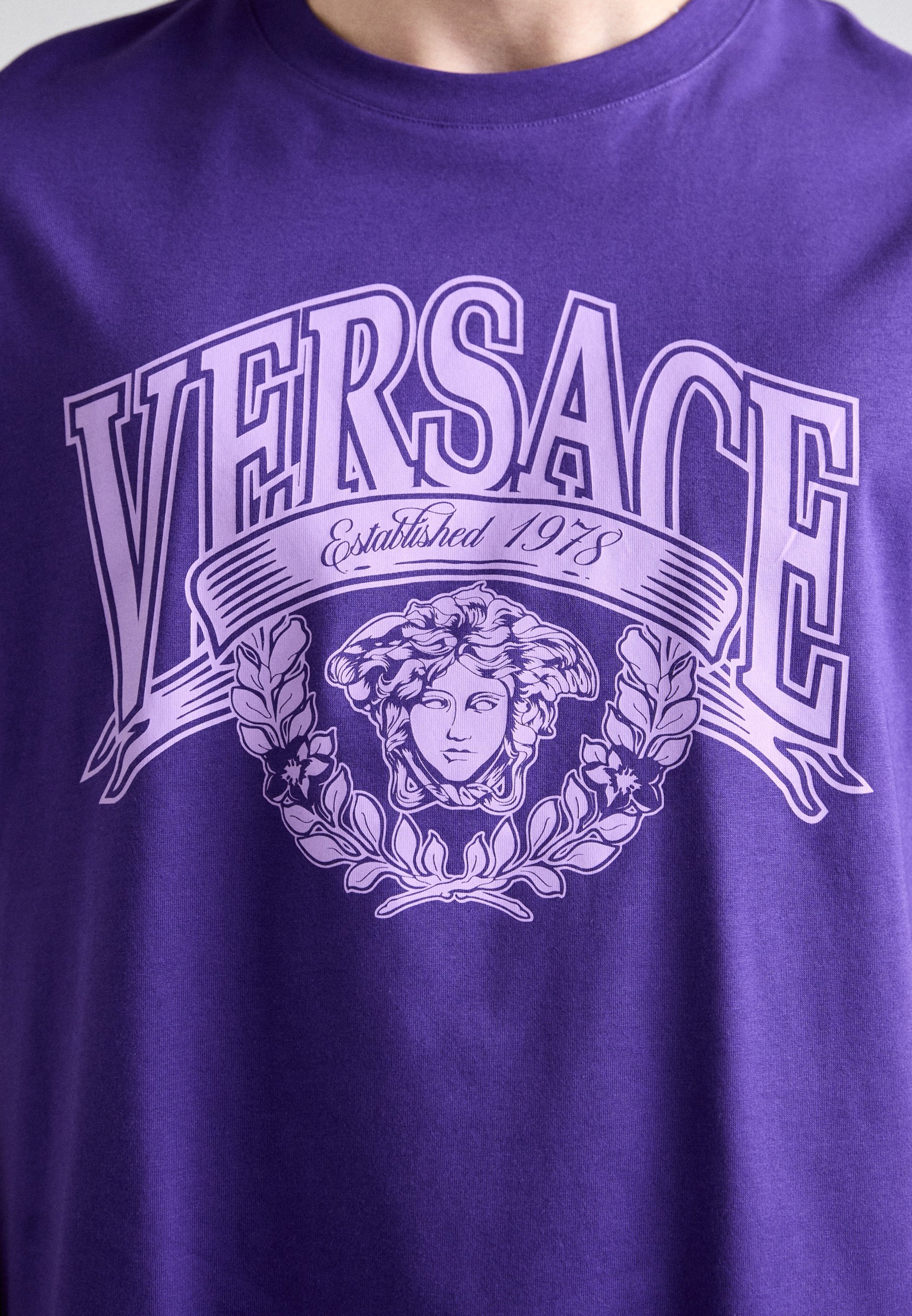 Versace Medusa-embleem - T-shirt met print - dieppaars