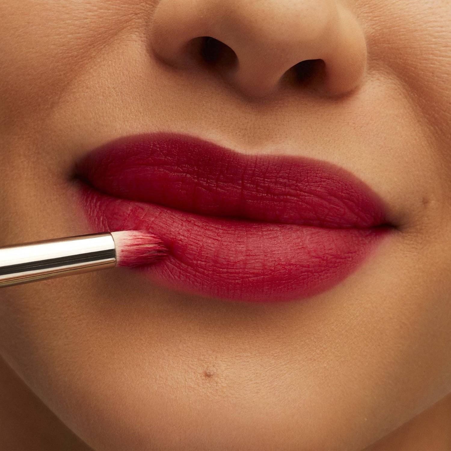 MAC Ruby's Crew Powder Kiss lūpų dažai - 3 g