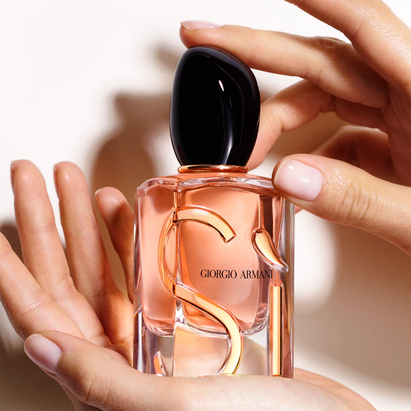 Frasco recarregável de Armani Sì Intense Eau de Parfum para mulheres