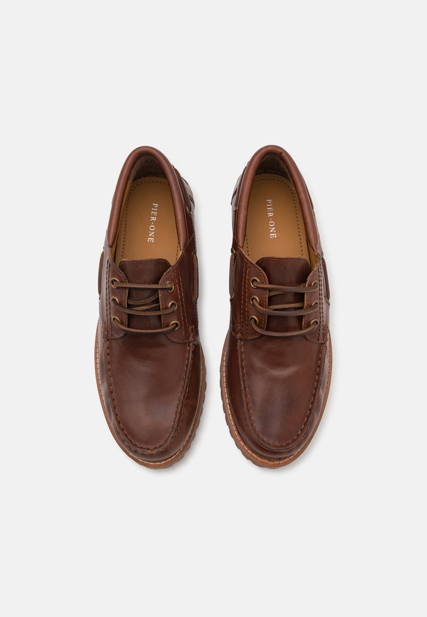 Pier One LEATHER - Chaussures bateau - marron moyen