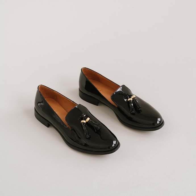 Mocassins à talons plats et bouts ronds  en cuir vernis noir et or