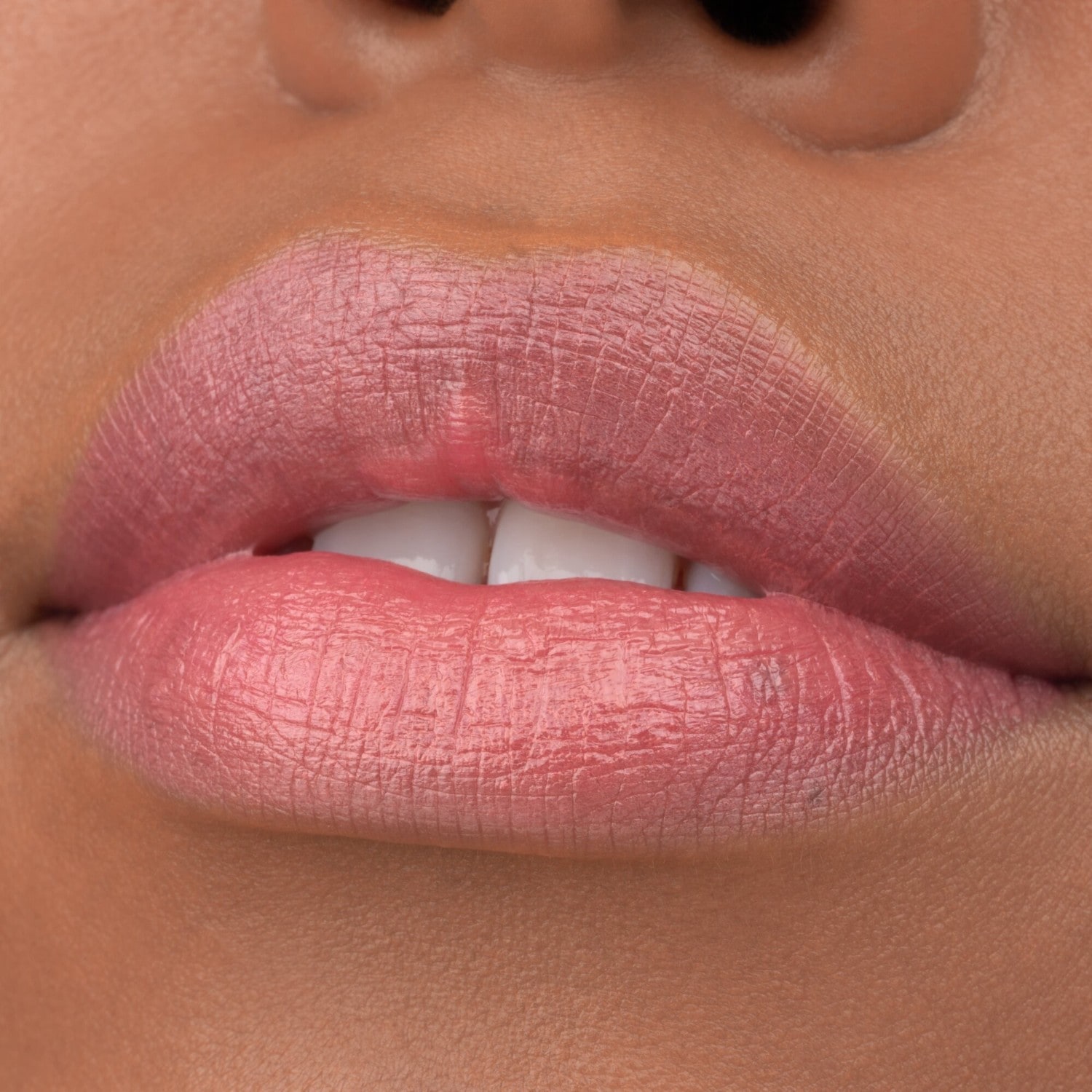 Essence TINTED kiss hydrating