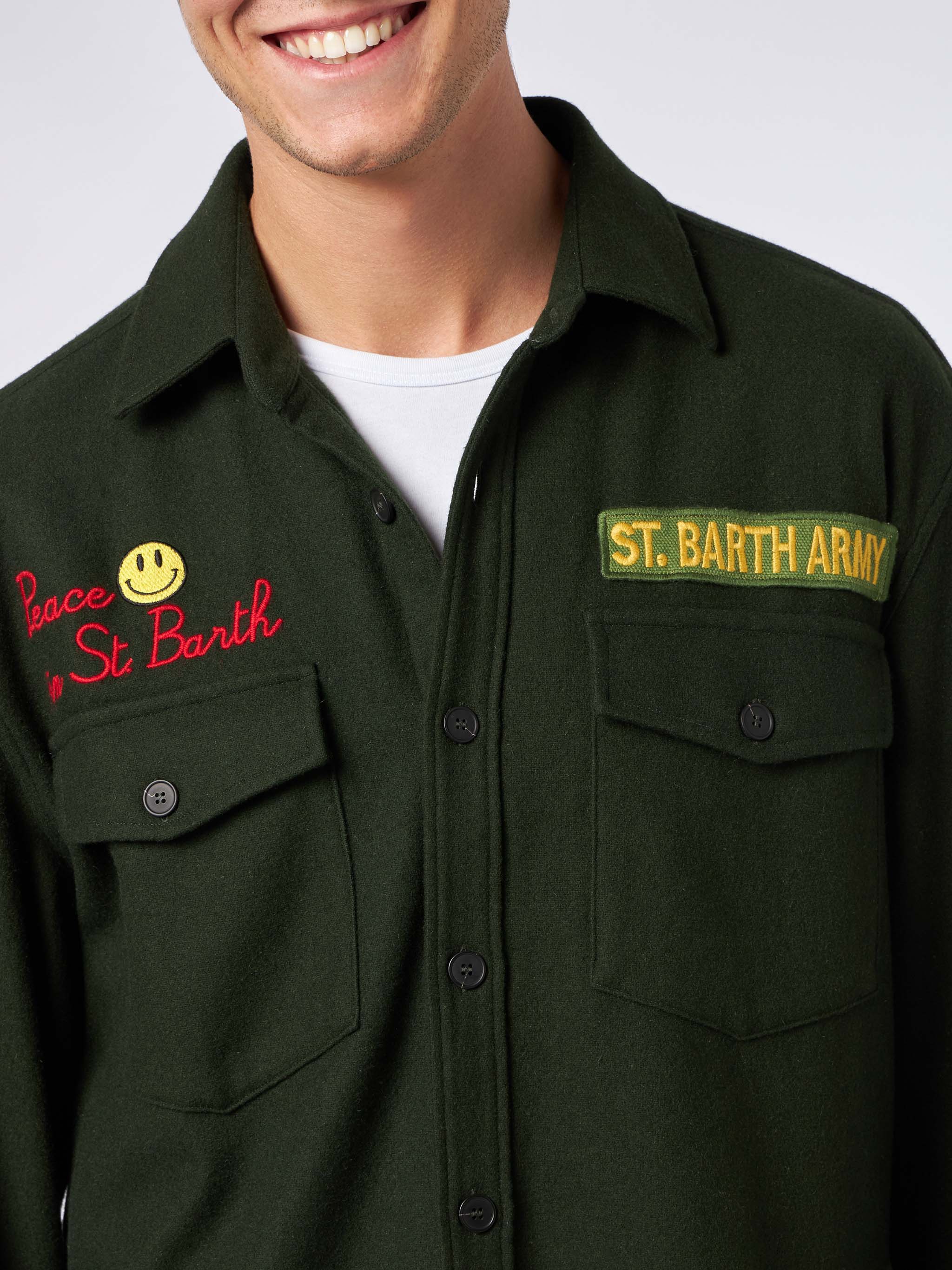 Overhemd van moleskin met 'Peace in St. Barth'-borduurwerk.