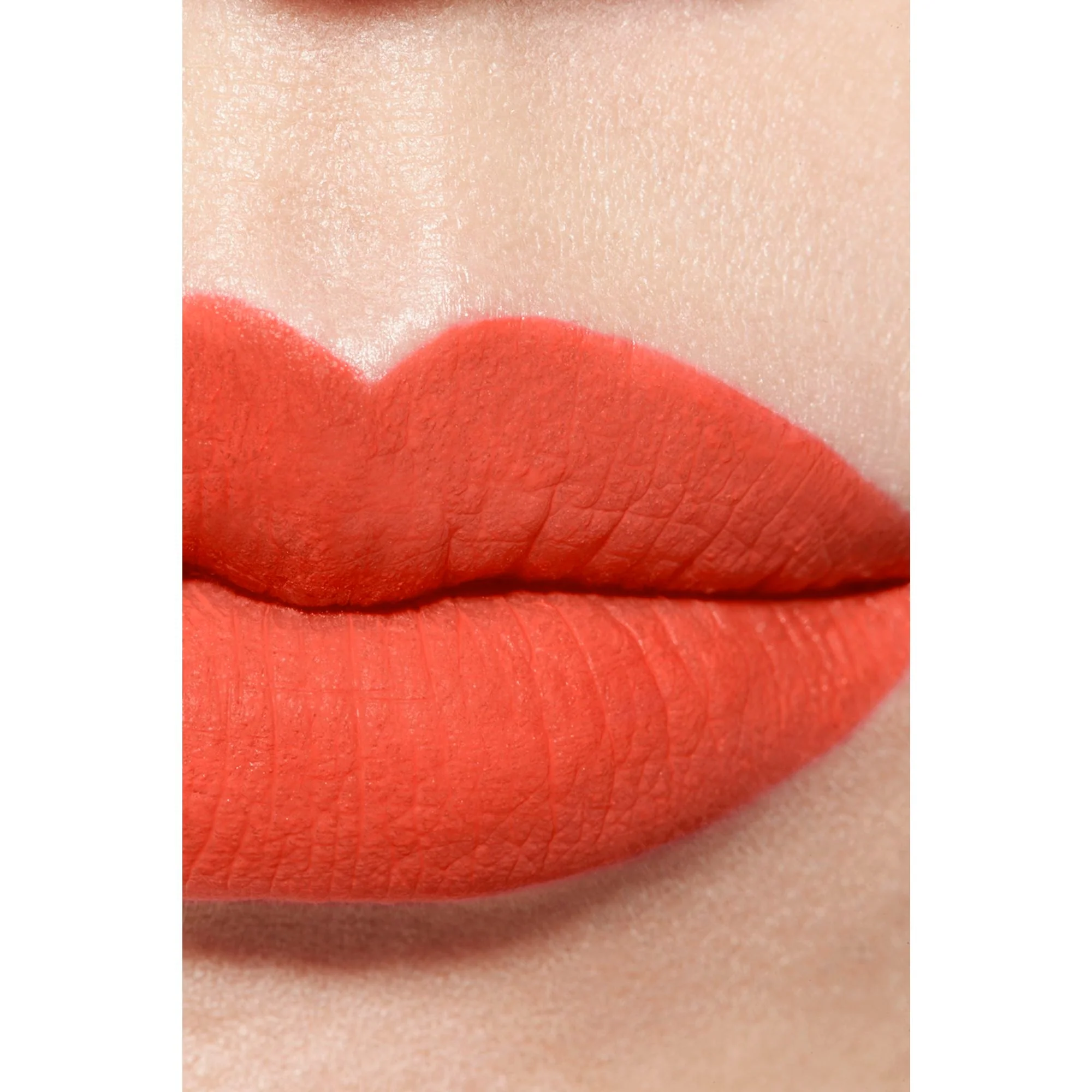 ROUGE ALLURE LIQUID VELVET - IL ROSSETTO FLUIDO OPACO INTENSO ULTRA-TENUTA