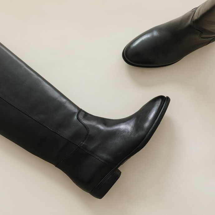 Bottes plates  en cuir noir