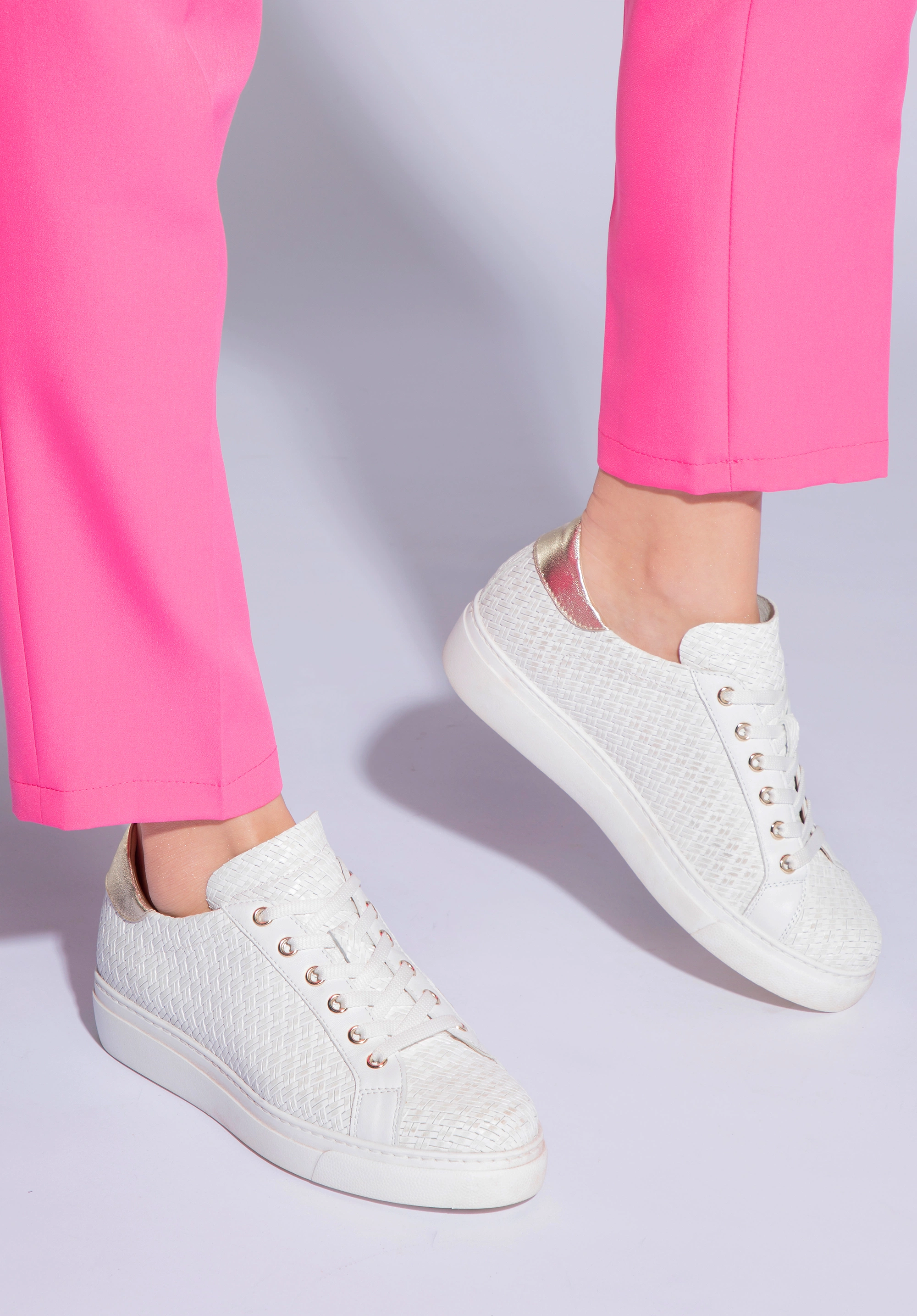 Damskie sneakersy ze skórzanej plecionki białe