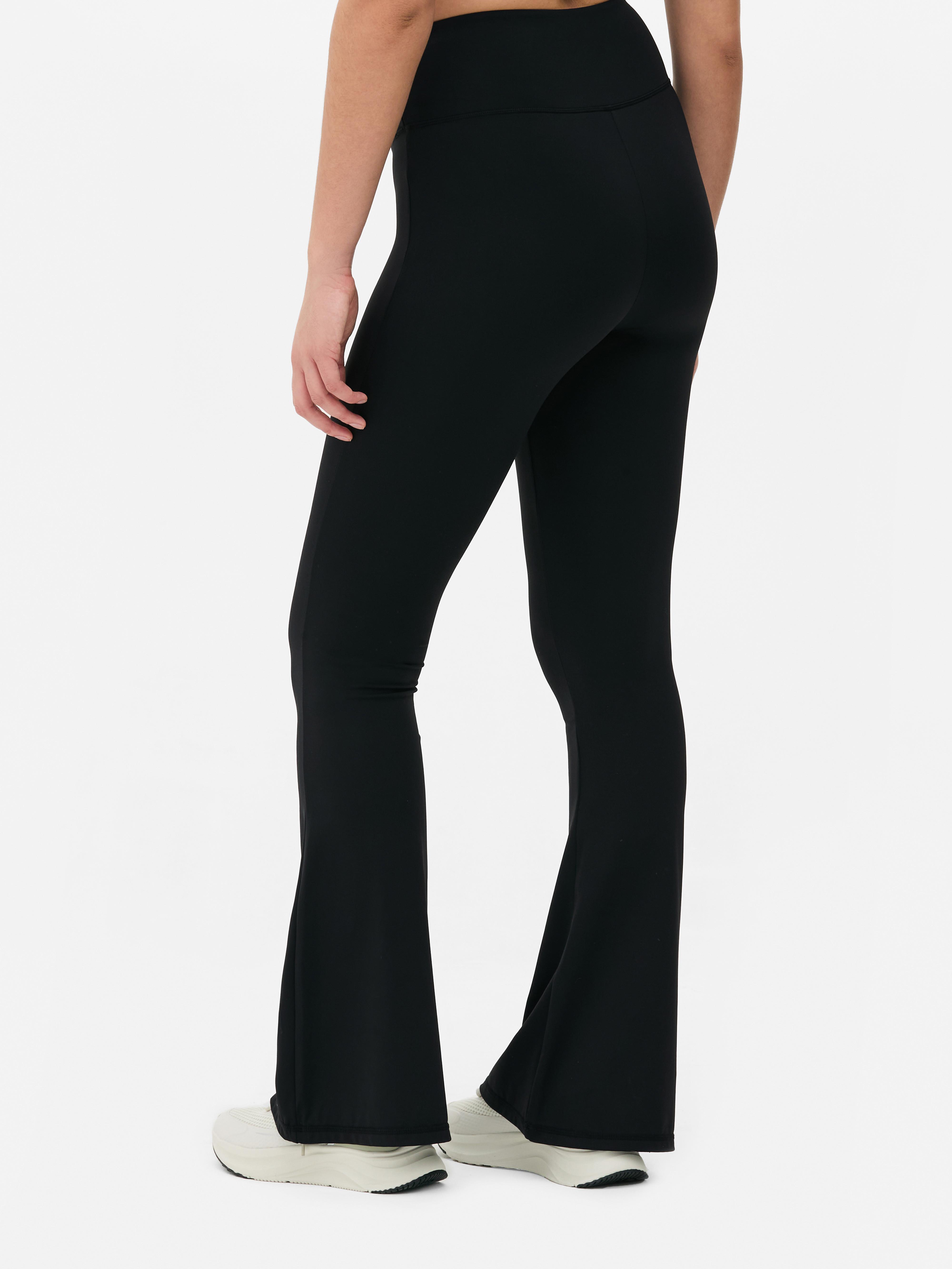 Ultraweiche, ausgestellte Leggings. Ausgestellte Leggings mit breitem Bund und extra Stretch.