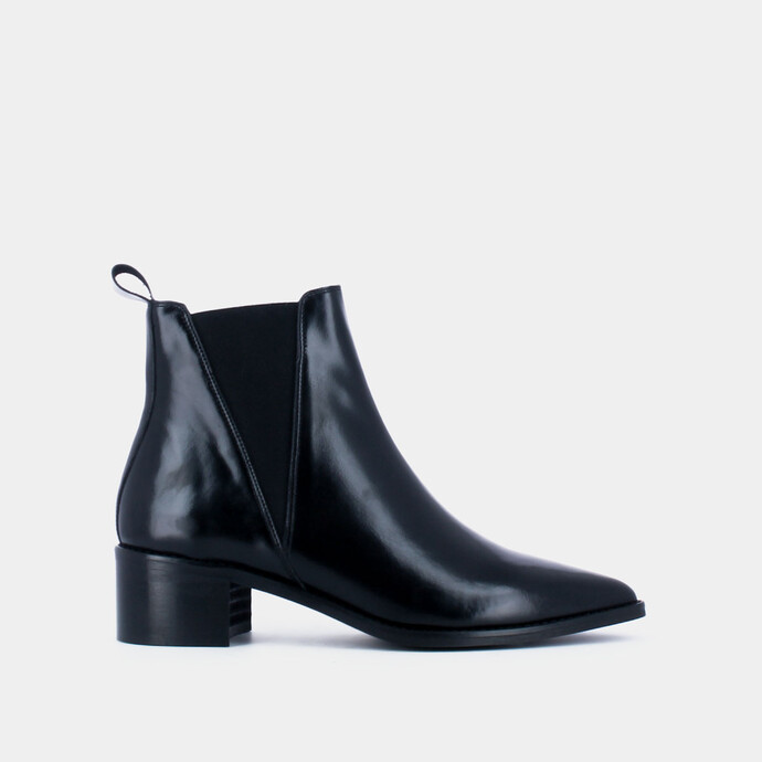 Bottines à talons et bouts pointus  en cuir noir