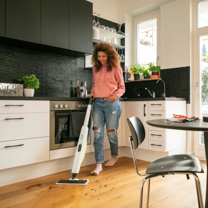 KARCHER SC 3 Upright EasyFix - Scopa a vapore - 1600W - Riscaldamento rapido in 30 secondi - Pulisce 60 m² - Elimina fino al 99,99% dei virus
